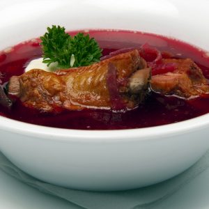 Barščiai su rūkytais šonkauliukais